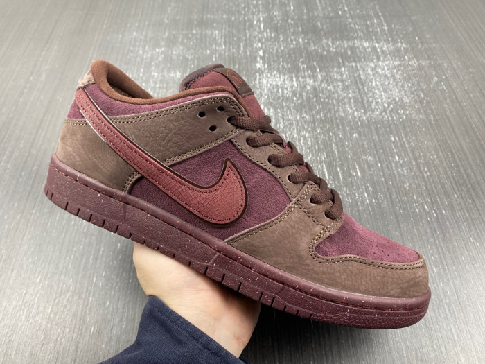 nike sb dunk low “valentine’s day” fn0619-600