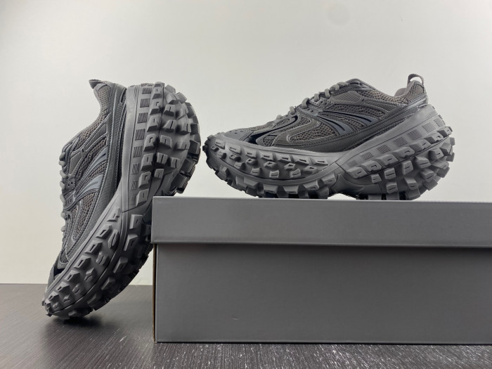 Ba*len*cia*ga defender sneaker