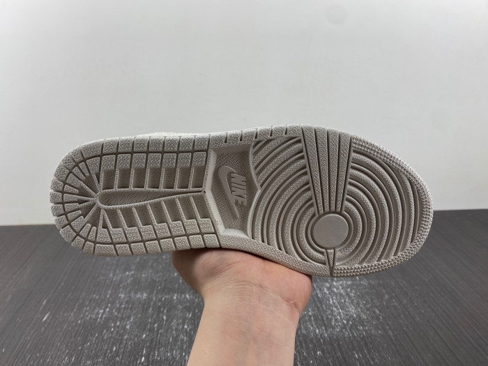 air jordan 1 x lv low ajot01