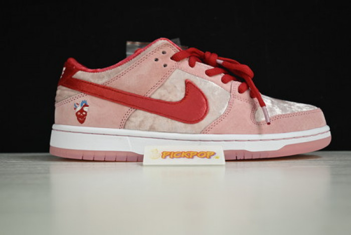 nike dunk sb low strangelove skateboards ct2552-800