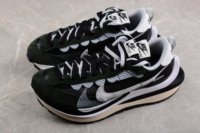 nike vaporwaffle sacai black white cv1363-001