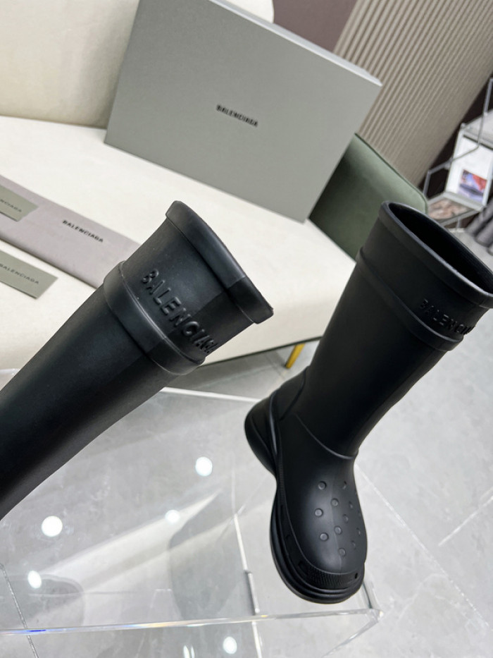 Ba*len*cia*ga x crocs chunky rubber boots b02