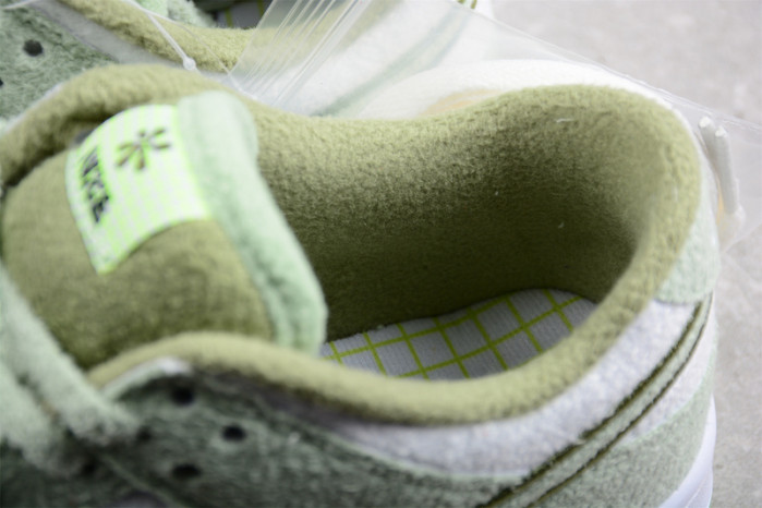 nike dunk low se fleece pack honeydew dq7579-300