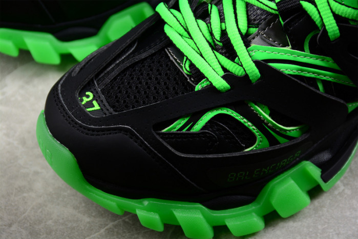 Ba*len*cia*ga track 8000017