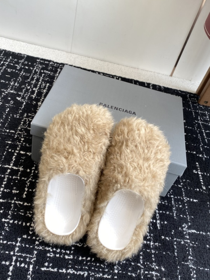 Balenciag* Sandal BS109