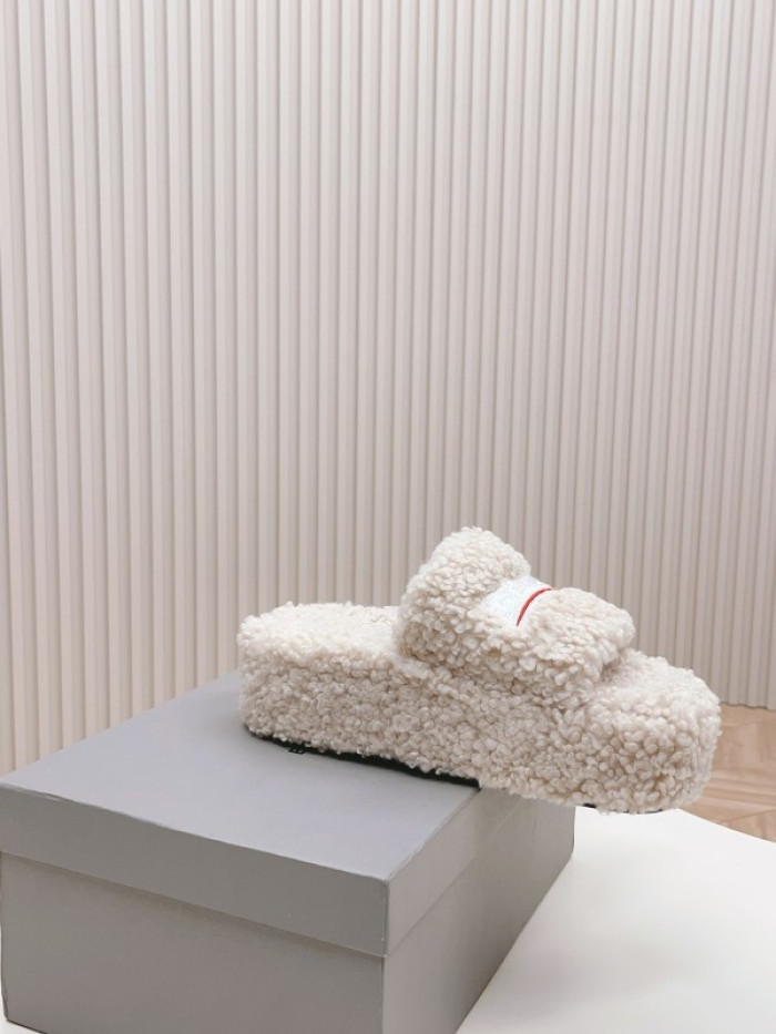 Balenciag* Sandal BS76