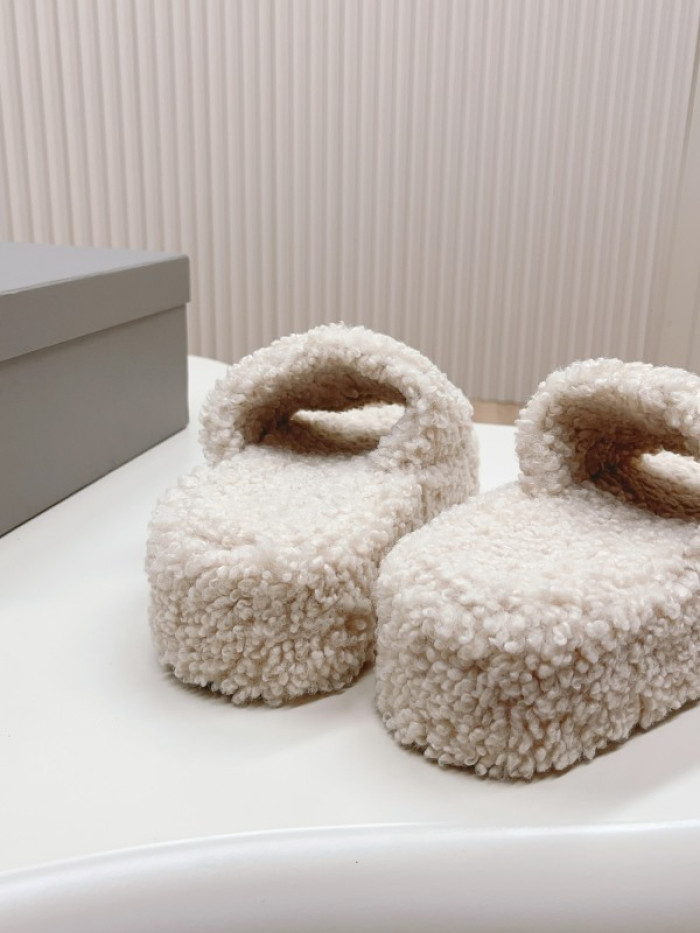 Balenciag* Sandal BS76