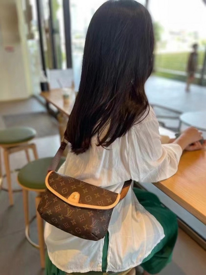 L*V BAG 03