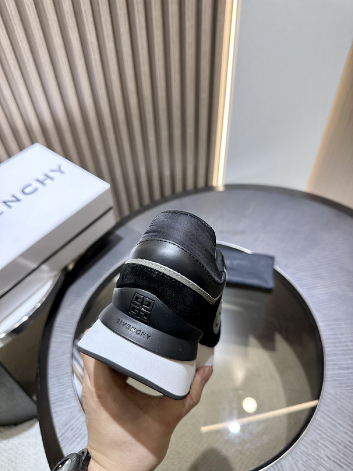 Givenchy Sneakers 660035