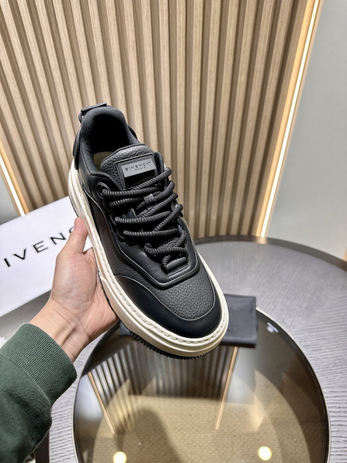 Givenchy Sneakers 660022