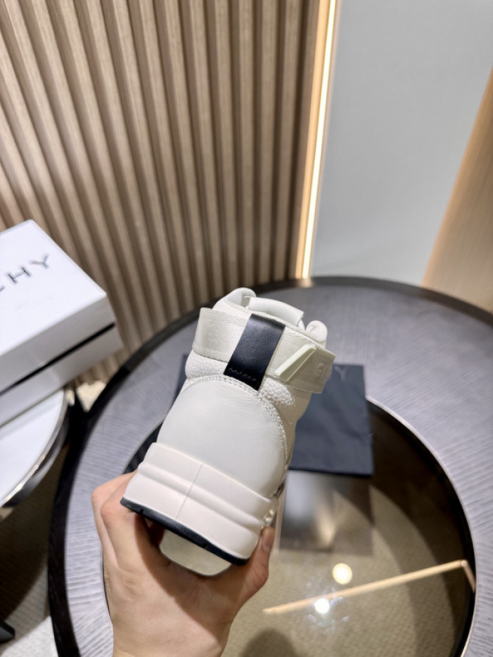 Givenchy Sneakers 660029