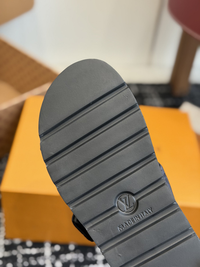 L&V sandal 249