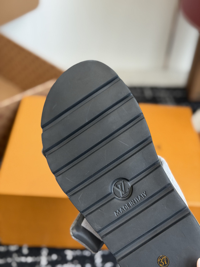 L&V sandal 255