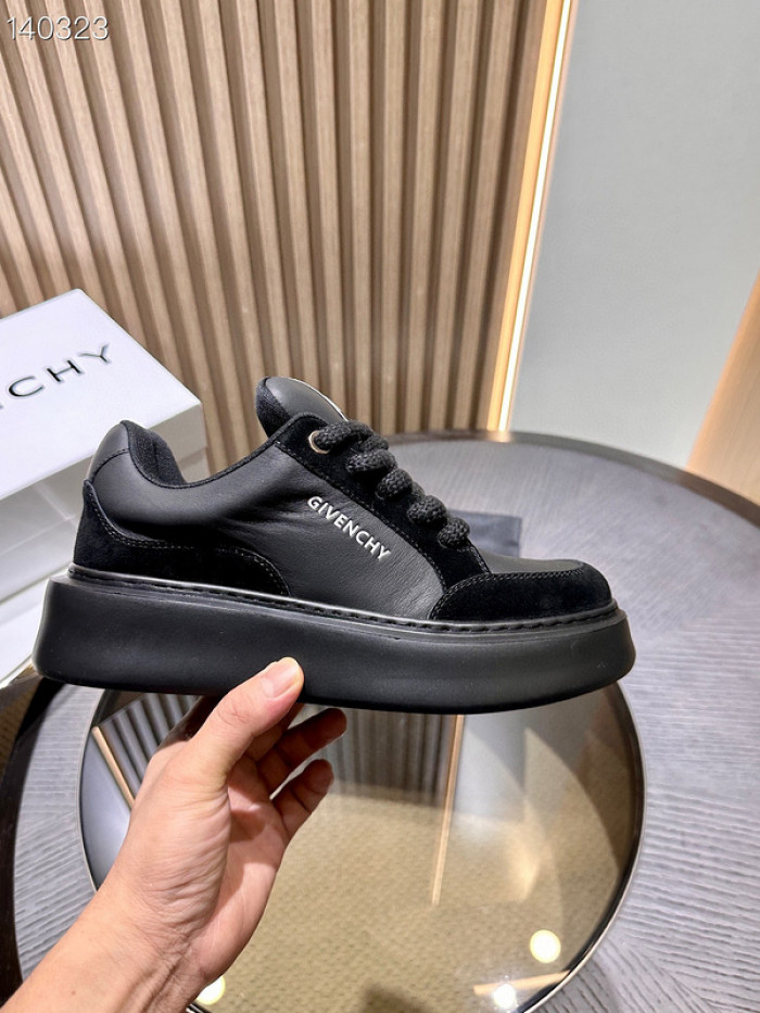 Givenchy Sneakers 660018