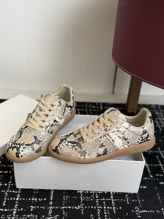 Ma1s0n Marg*e1a CALFSKIN S57WS0424