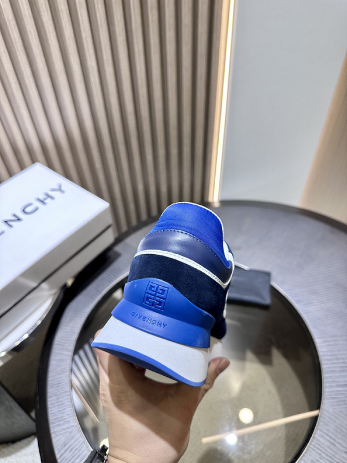 Givenchy Sneakers 660036