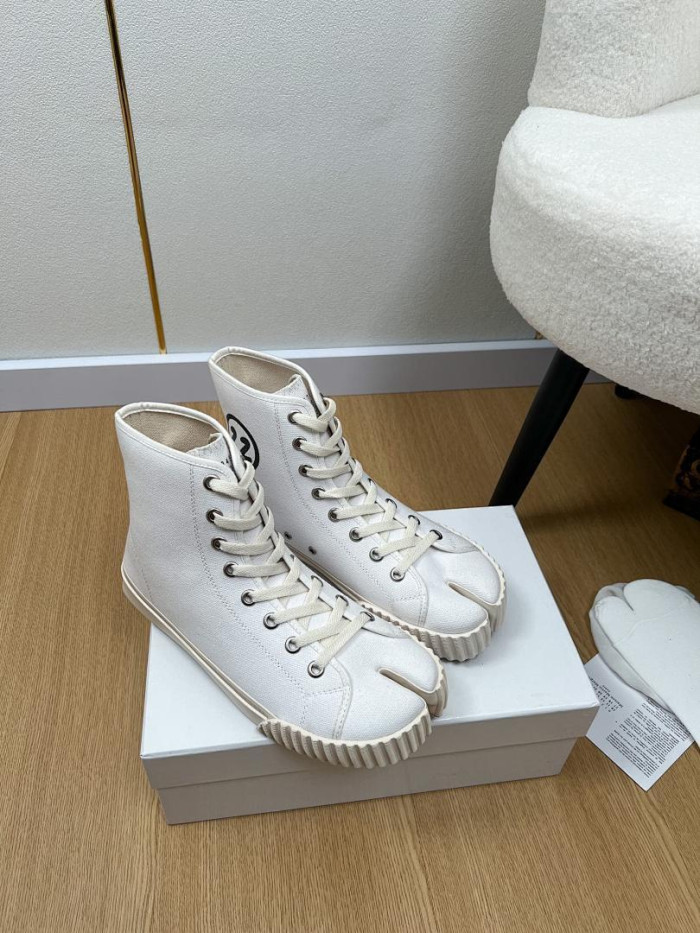 Ma1s0n Marg*e1a CALFSKIN S57WS0368