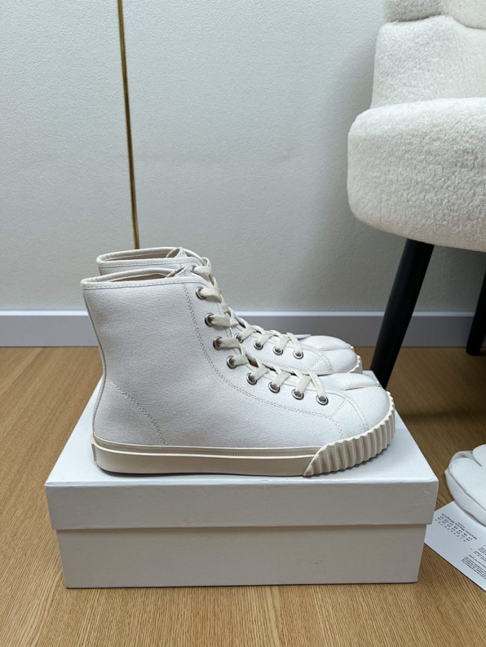Ma1s0n Marg*e1a CALFSKIN S57WS0368
