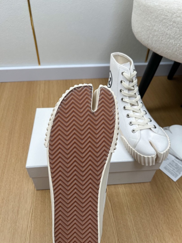 Ma1s0n Marg*e1a CALFSKIN S57WS0368