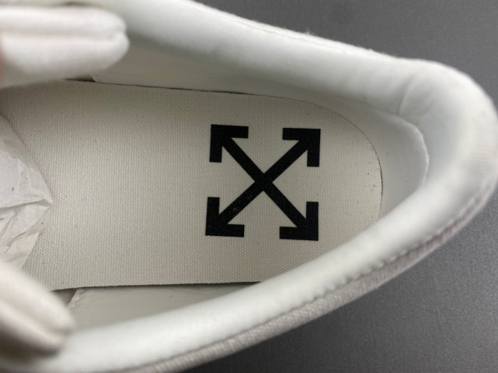 OFF-W c/o Virgil Abloh Vulc Low 1A4WTW