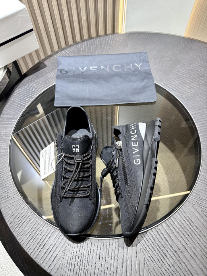 Givenchy Sneakers 660041